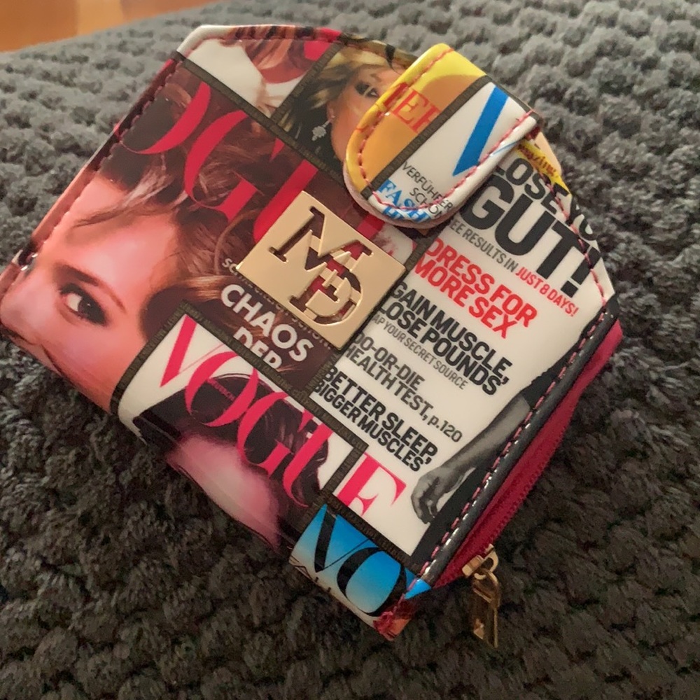 🎀NEW🎀 Vogue magazine cover Wallet